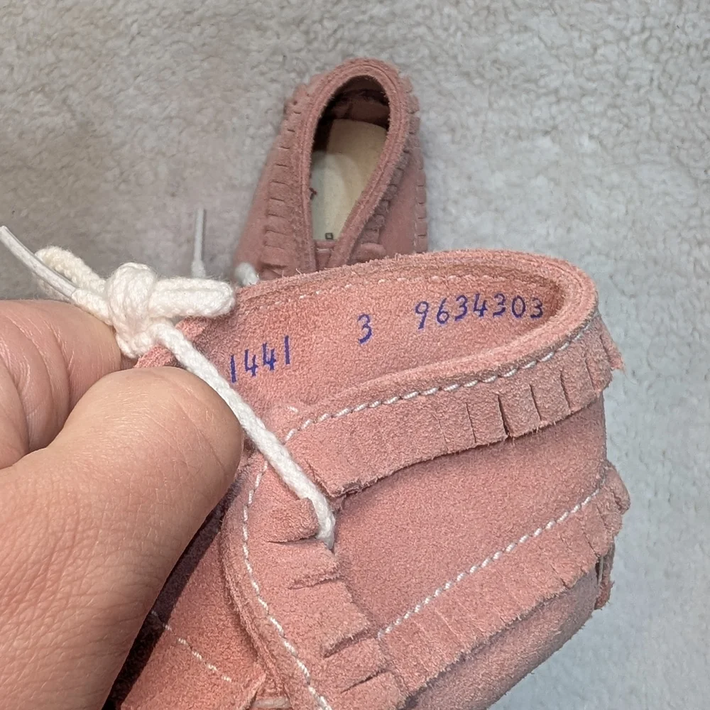 Minnetonka Toddler Size 3 Soft Pink Moccasins Fringe Suede Lace Tie